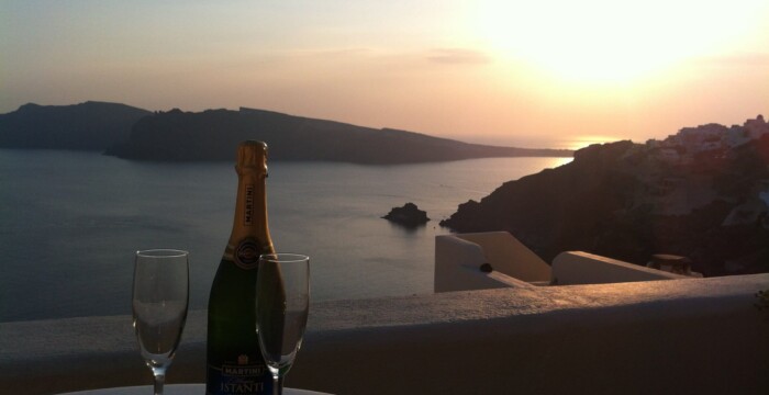 Santorini_champagne