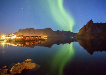 Northern-lights-Hamnoy-Lofoten-Norway